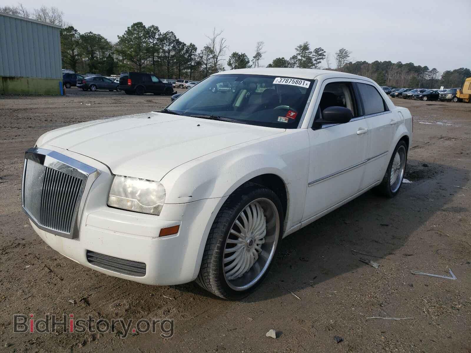 2009 CHRYSLER 300 - VIN: 2C3KA43D39H516636 - Фото 2