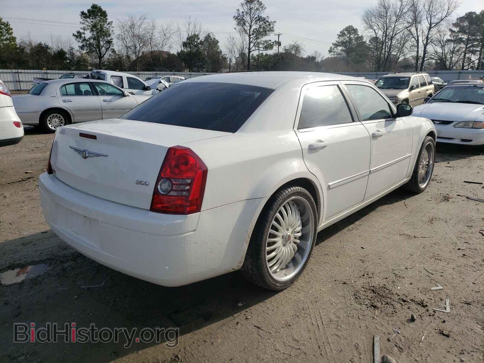 2009 CHRYSLER 300 - VIN: 2C3KA43D39H516636 - Фото 4