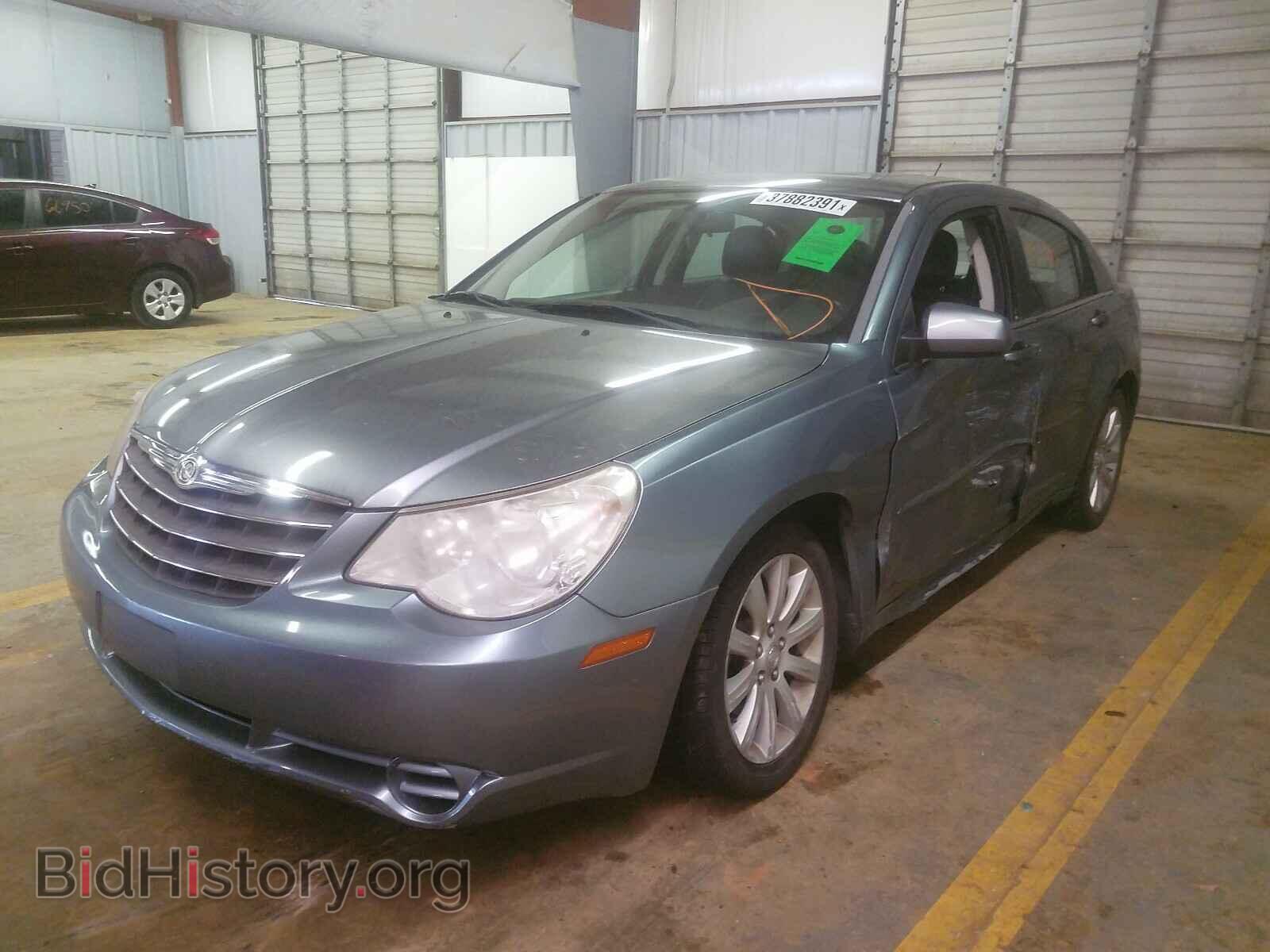 2010 CHRYSLER SEBRING - VIN: 1C3CC5FD6AN196840 - Фото 2