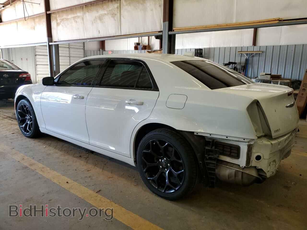 2019 CHRYSLER 300 - VIN: 2C3CCAAG2KH602360 - Фото 2