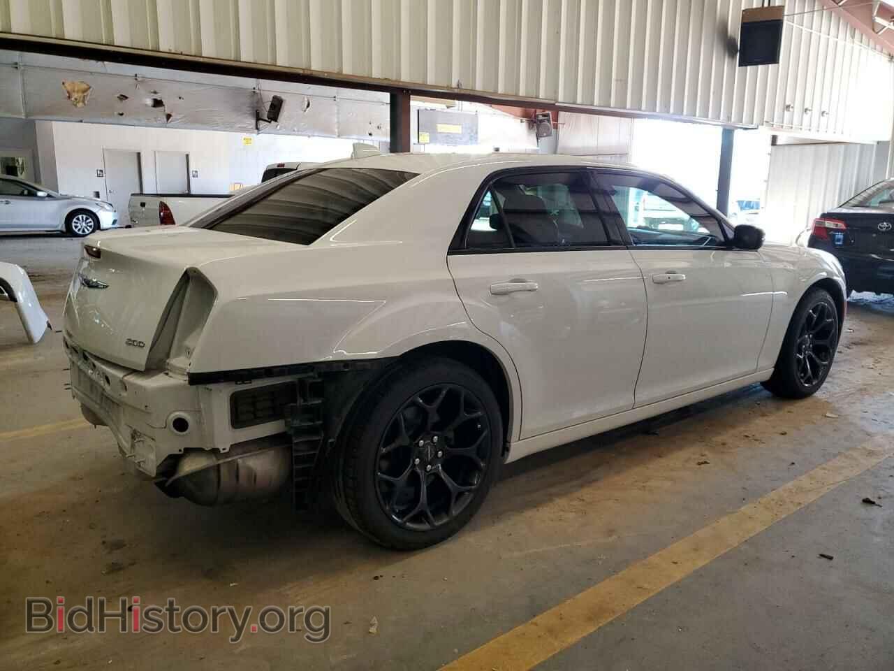 2019 CHRYSLER 300 - VIN: 2C3CCAAG2KH602360 - Фото 3