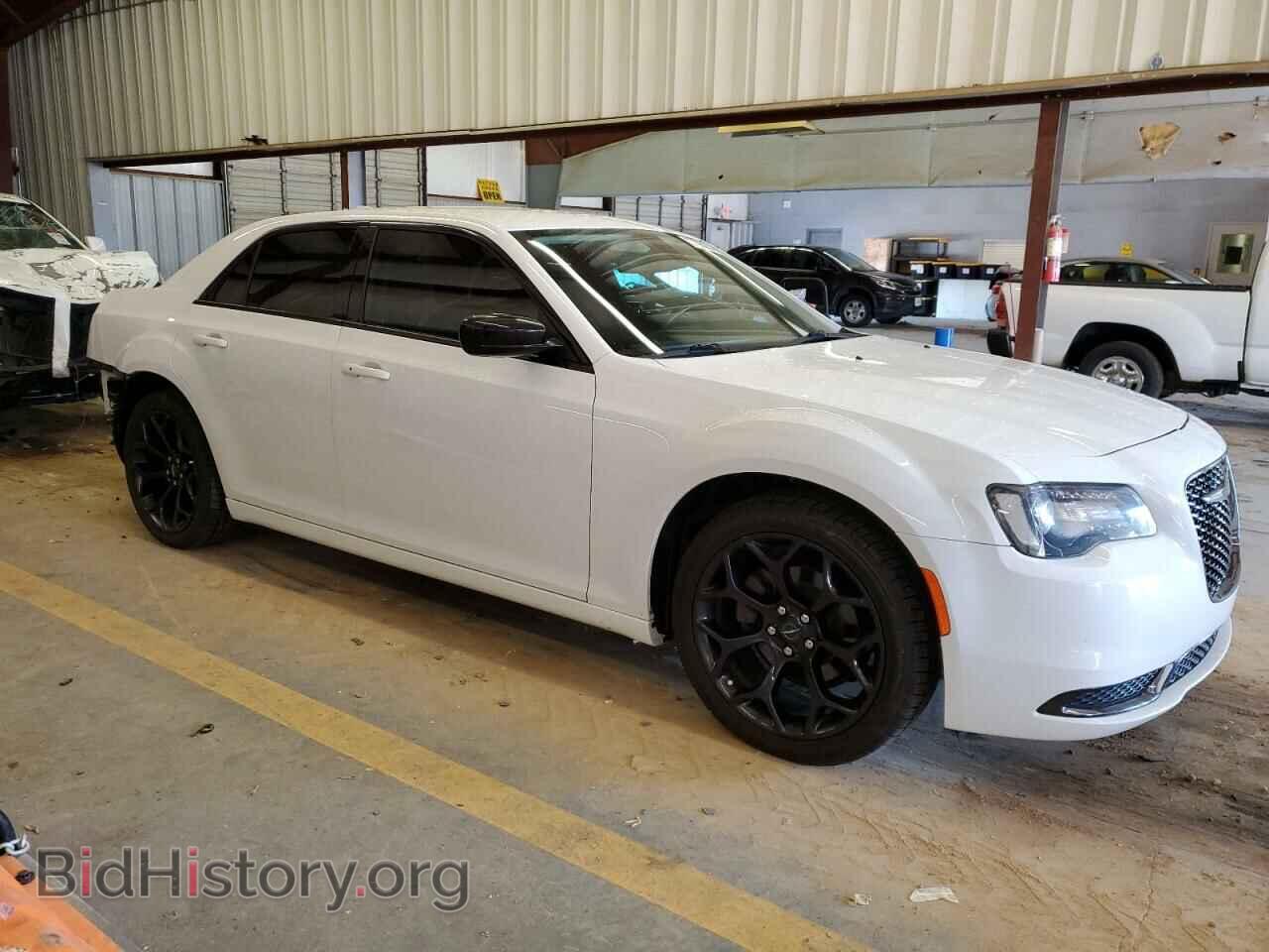 2019 CHRYSLER 300 - VIN: 2C3CCAAG2KH602360 - Фото 4