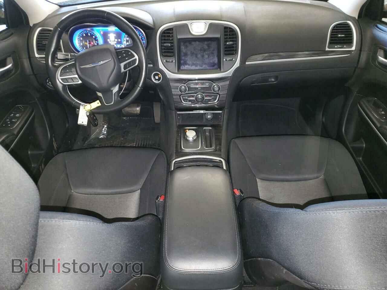 2019 CHRYSLER 300 - VIN: 2C3CCAAG2KH602360 - Фото 8