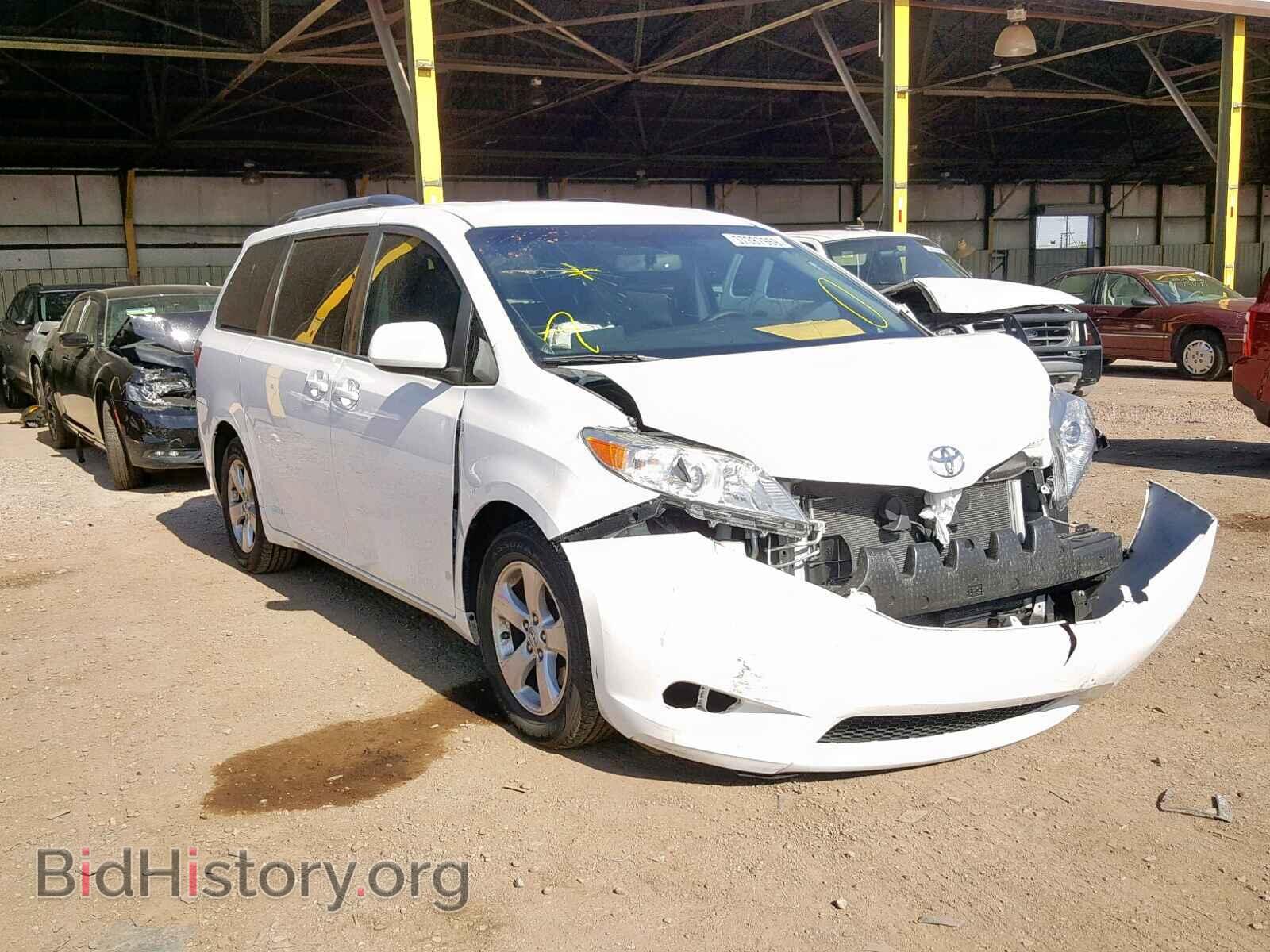 Фотография 5TDKK3DCXFS557612 - TOYOTA SIENNA LE 2015