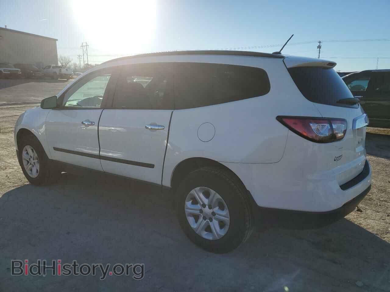 2015 CHEVROLET TRAVERSE - VIN: 1GNKRFED5FJ274883 - Photo 2