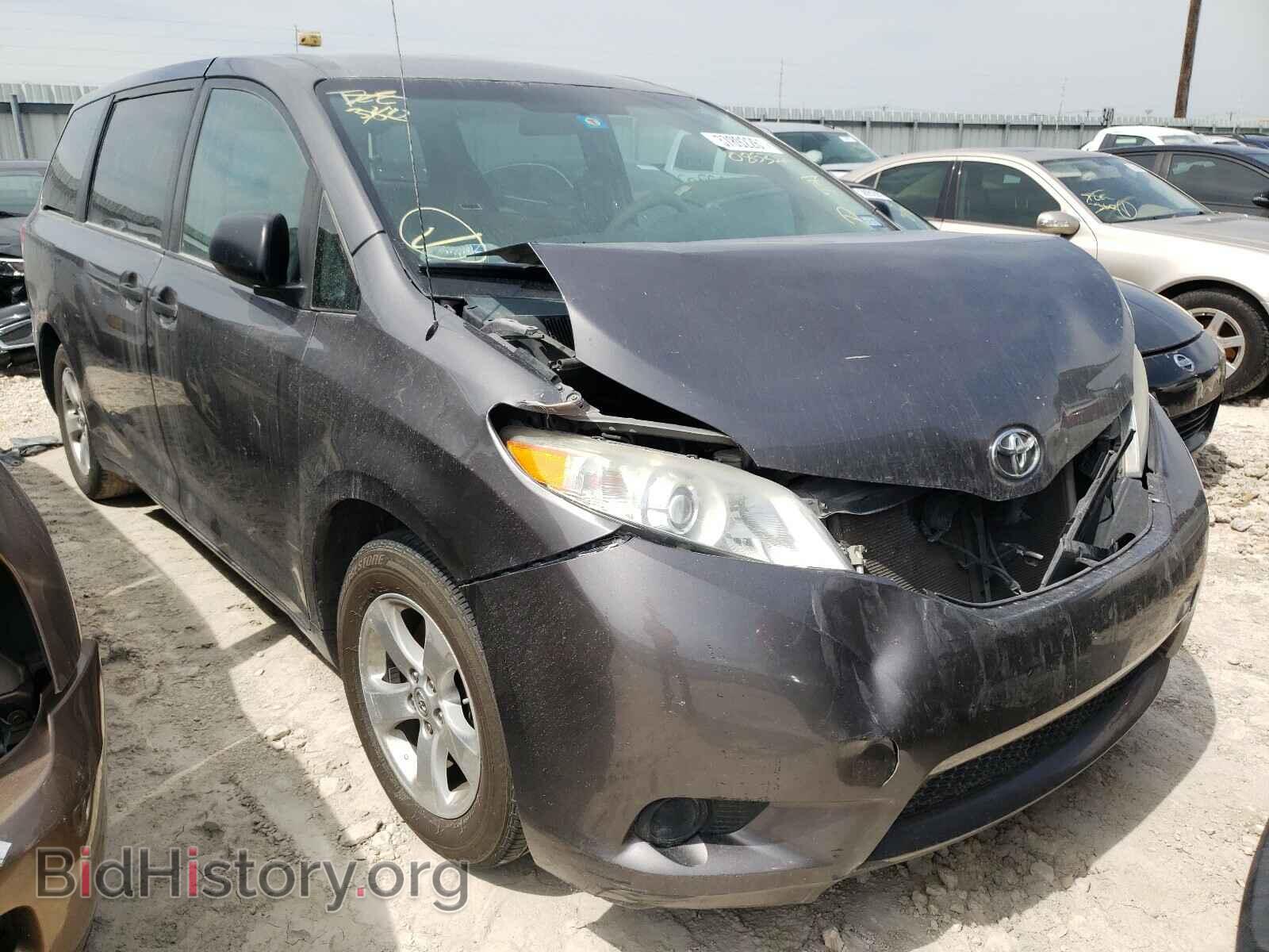 Photo 5TDZK3DC6BS085322 - TOYOTA SIENNA 2011