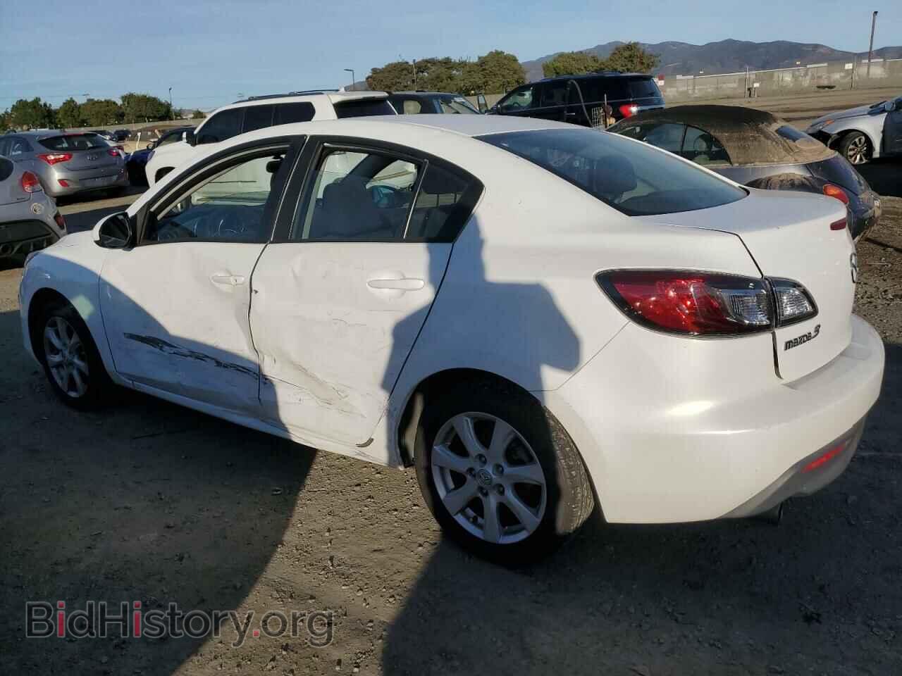 2011 MAZDA 3 - VIN: JM1BL1VG8B1389267 - Фото 2