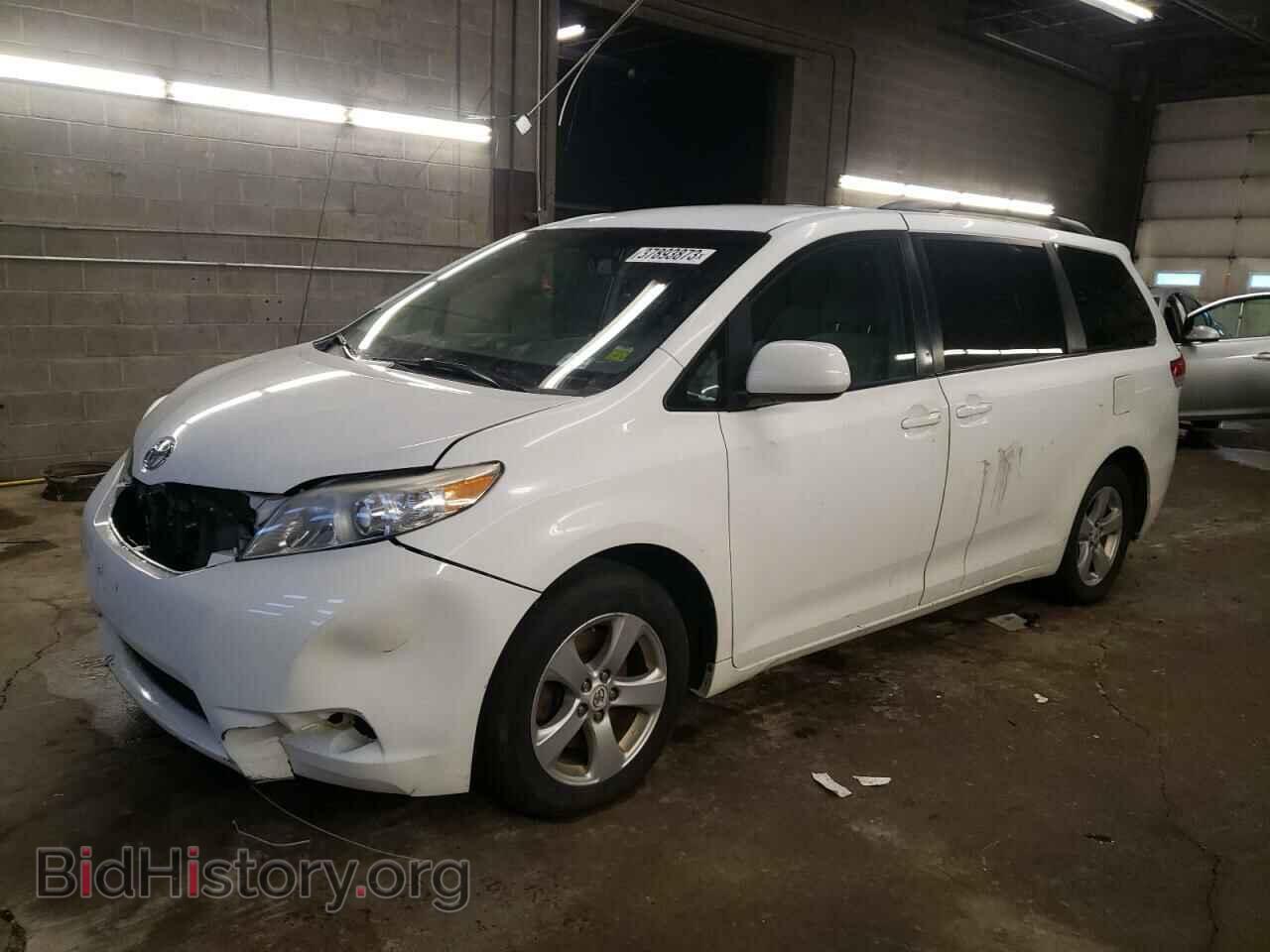 Photo 5TDKK3DC3BS028738 - TOYOTA SIENNA 2011