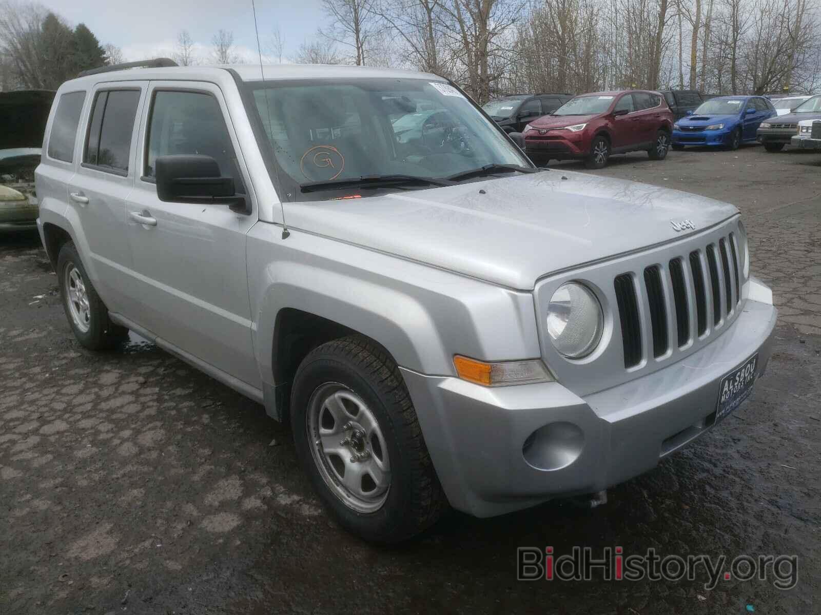 Photo 1J4NF2GB5AD658795 - JEEP PATRIOT 2010