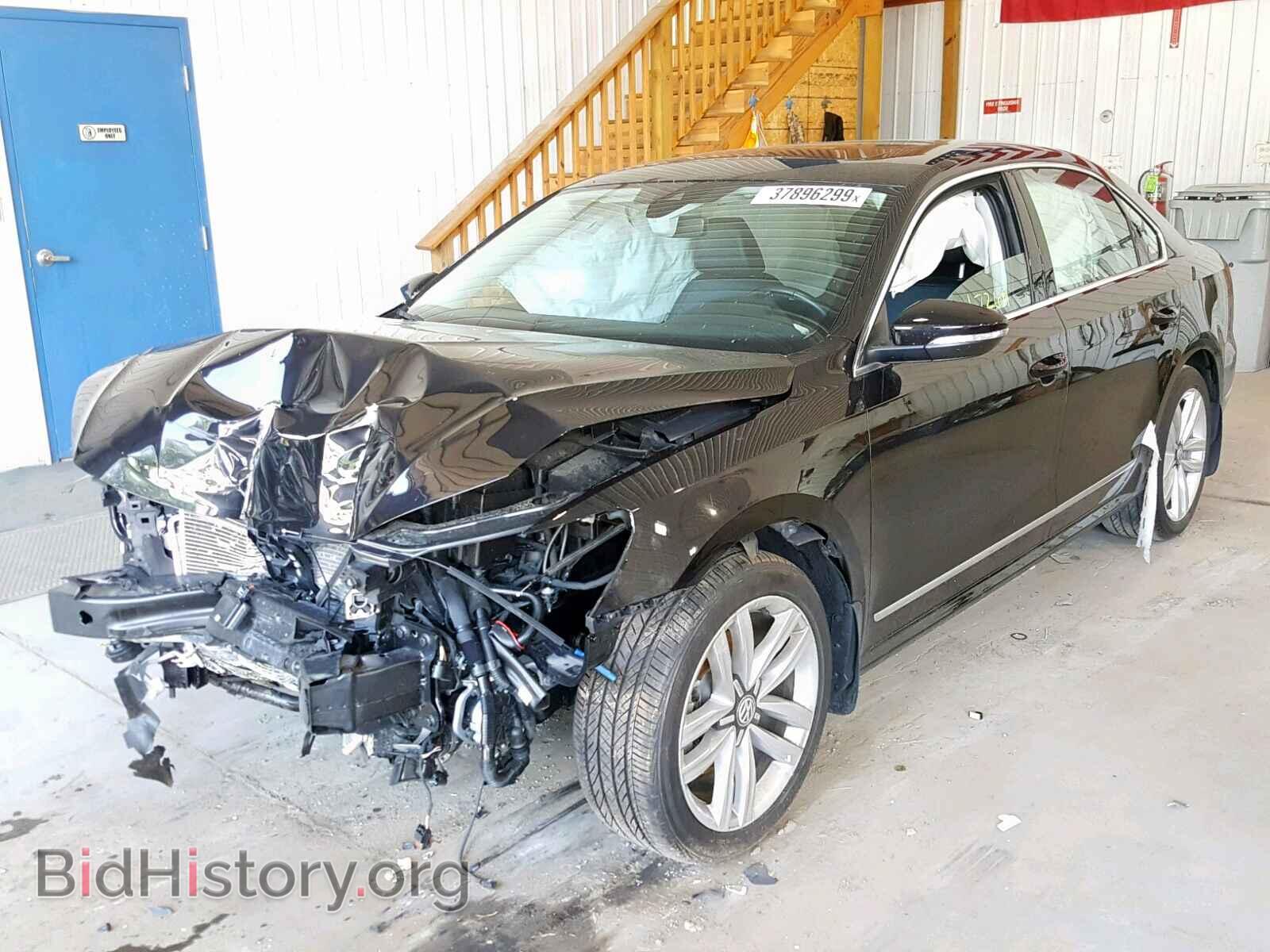 2017 VOLKSWAGEN PASSAT - VIN: 1VWCT7A30HC076864 - Фото 2