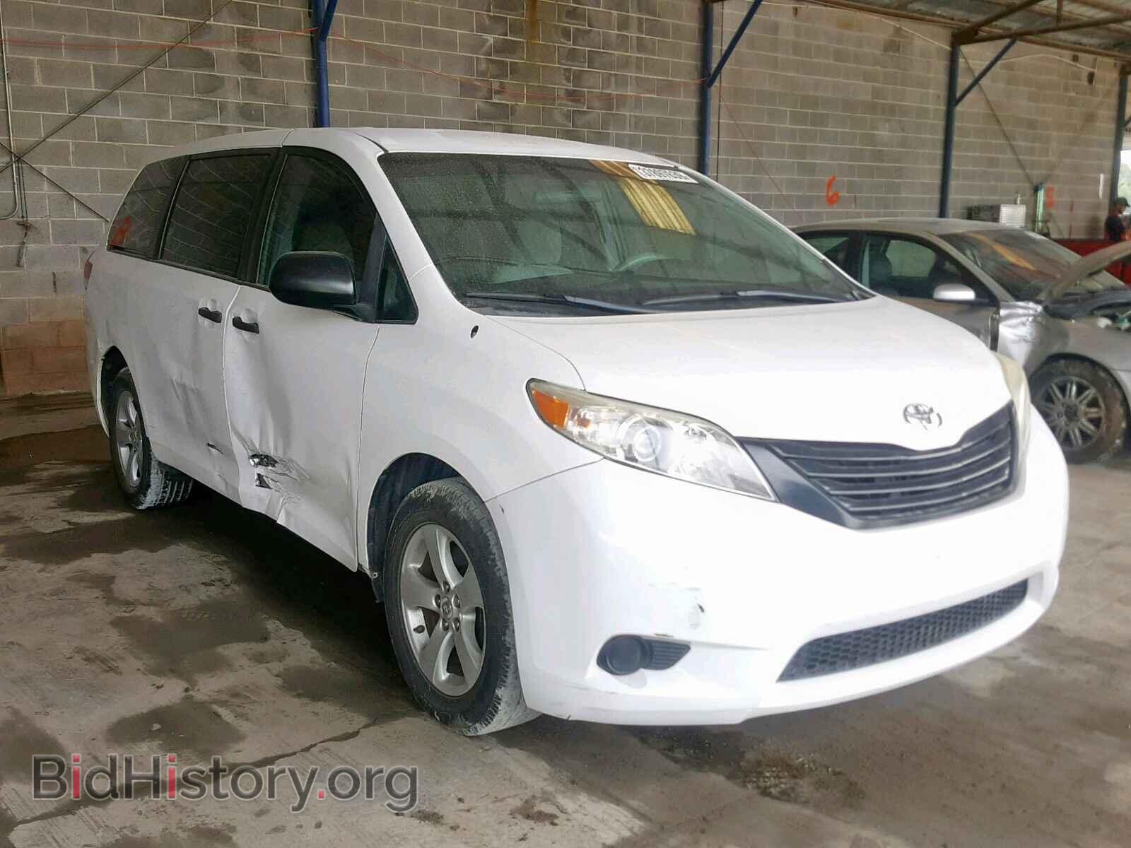 Photo 5TDKA3DC2BS007236 - TOYOTA SIENNA BAS 2011