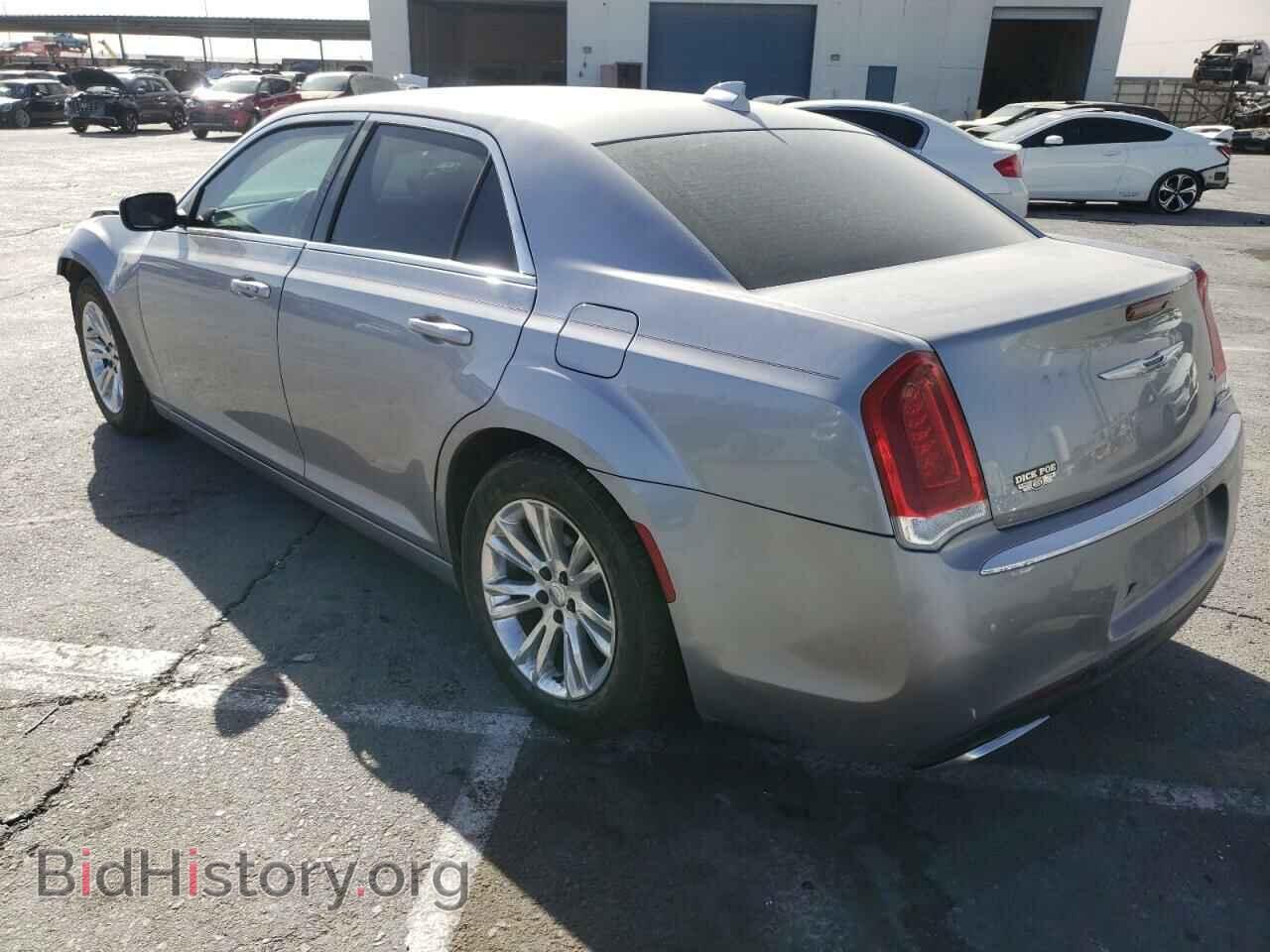 2017 CHRYSLER 300 - VIN: 2C3CCAAG0HH647323 - Фото 3