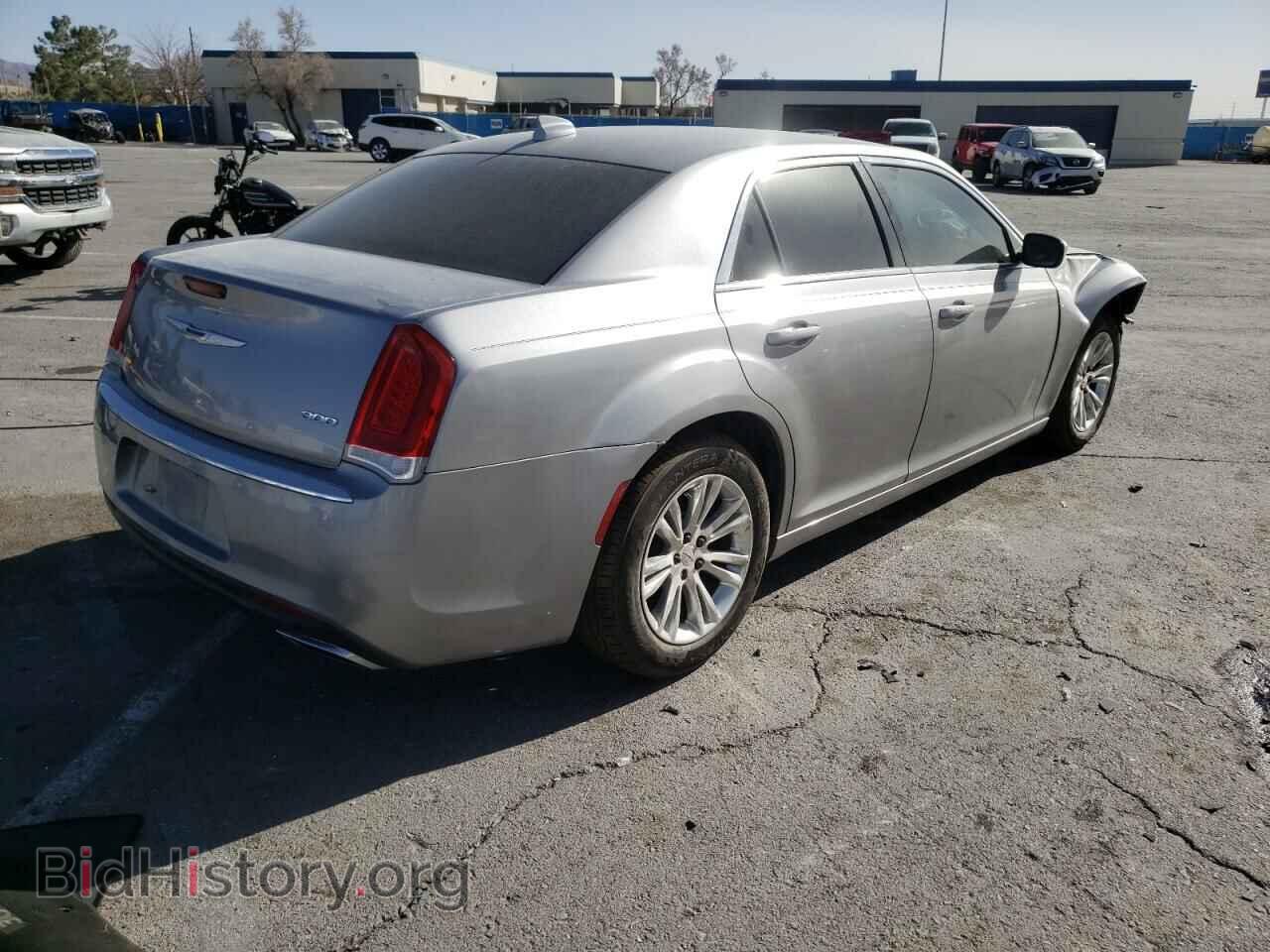 2017 CHRYSLER 300 - VIN: 2C3CCAAG0HH647323 - Фото 4
