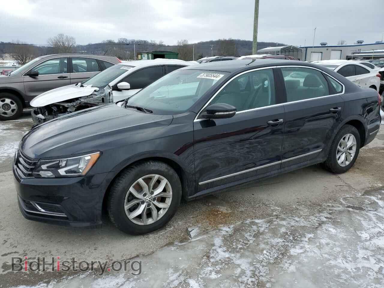 Photo 1VWAT7A37HC067702 - VOLKSWAGEN PASSAT 2017