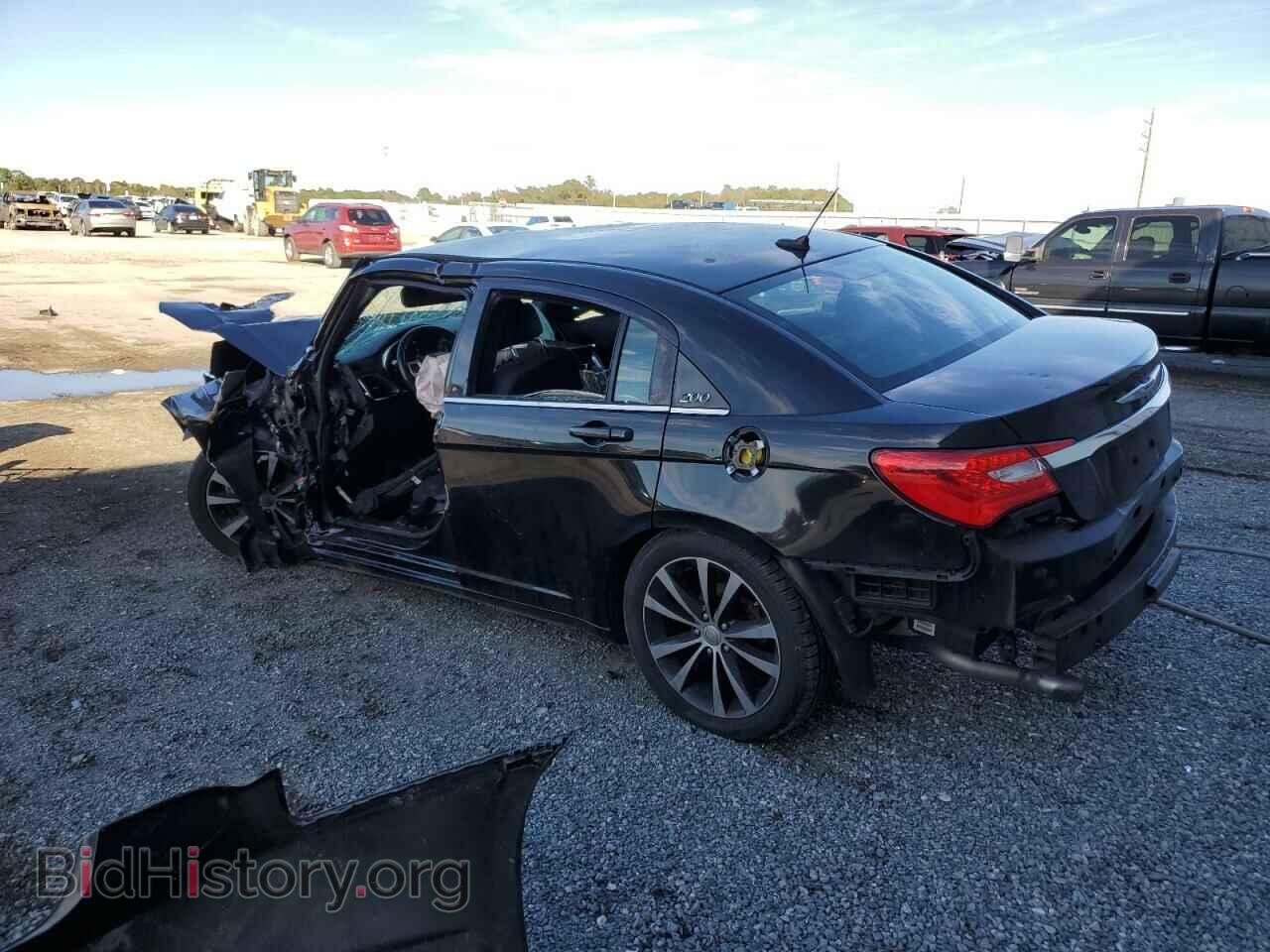 2013 CHRYSLER 200 - VIN: 1C3CCBBG4DN711403 - Фото 2