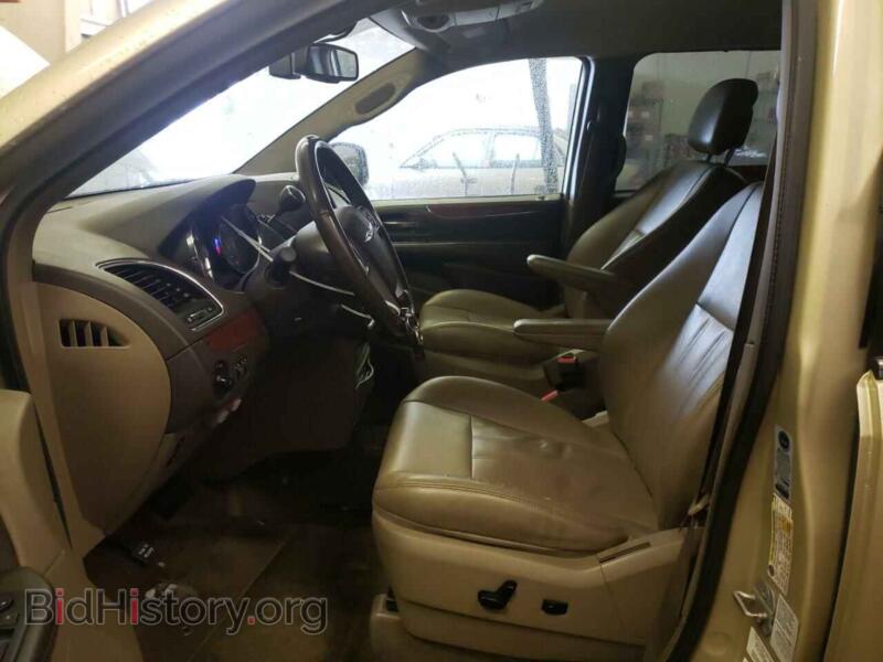 2011 Chrysler MINIVAN (VIN 2A4RR8DG3BR763460) — photo 7 of 13