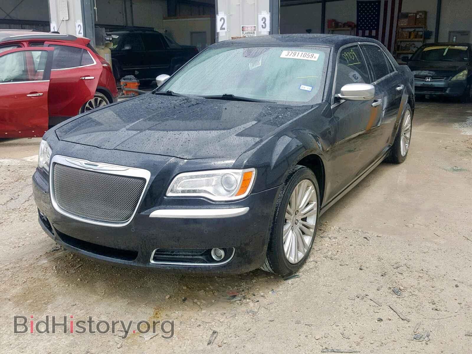 2013 CHRYSLER 300 - VIN: 2C3CCADT3DH703662 - Фото 2