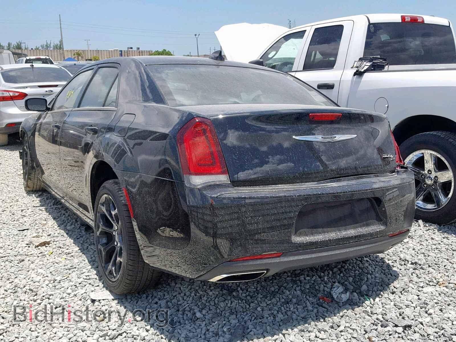 2019 CHRYSLER 300 - VIN: 2C3CCABG2KH537931 - Фото 3