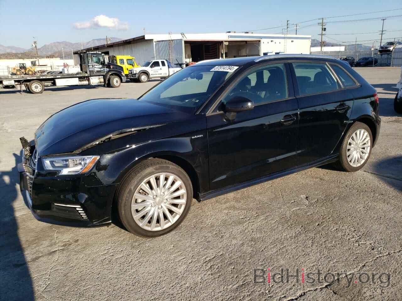 Photo WAUUPBFF0JA092806 - AUDI A3 2018