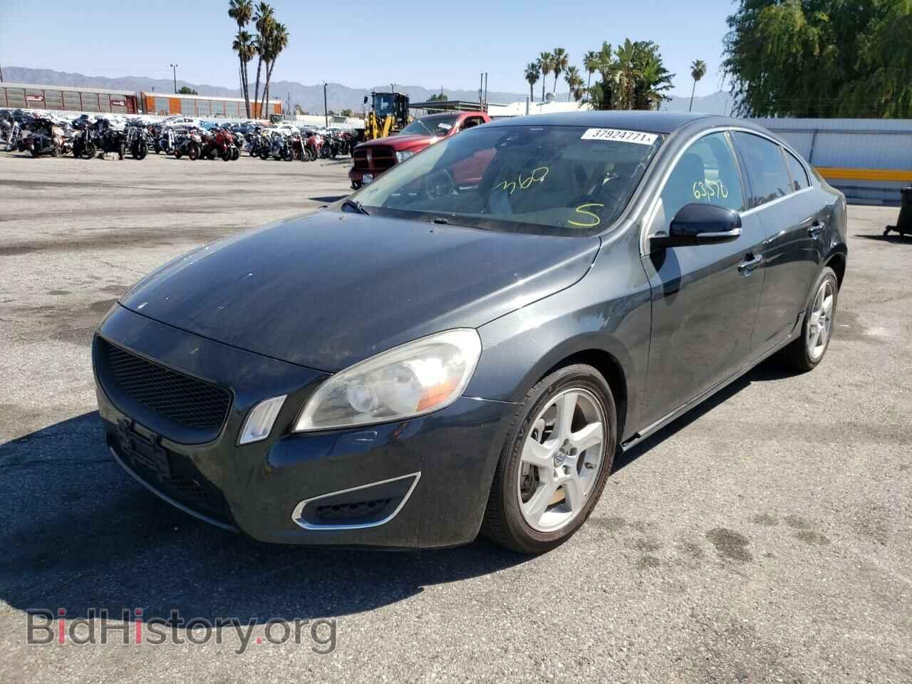 2013 VOLVO S60 - VIN: YV1612FS2D2191663 - Photo 2
