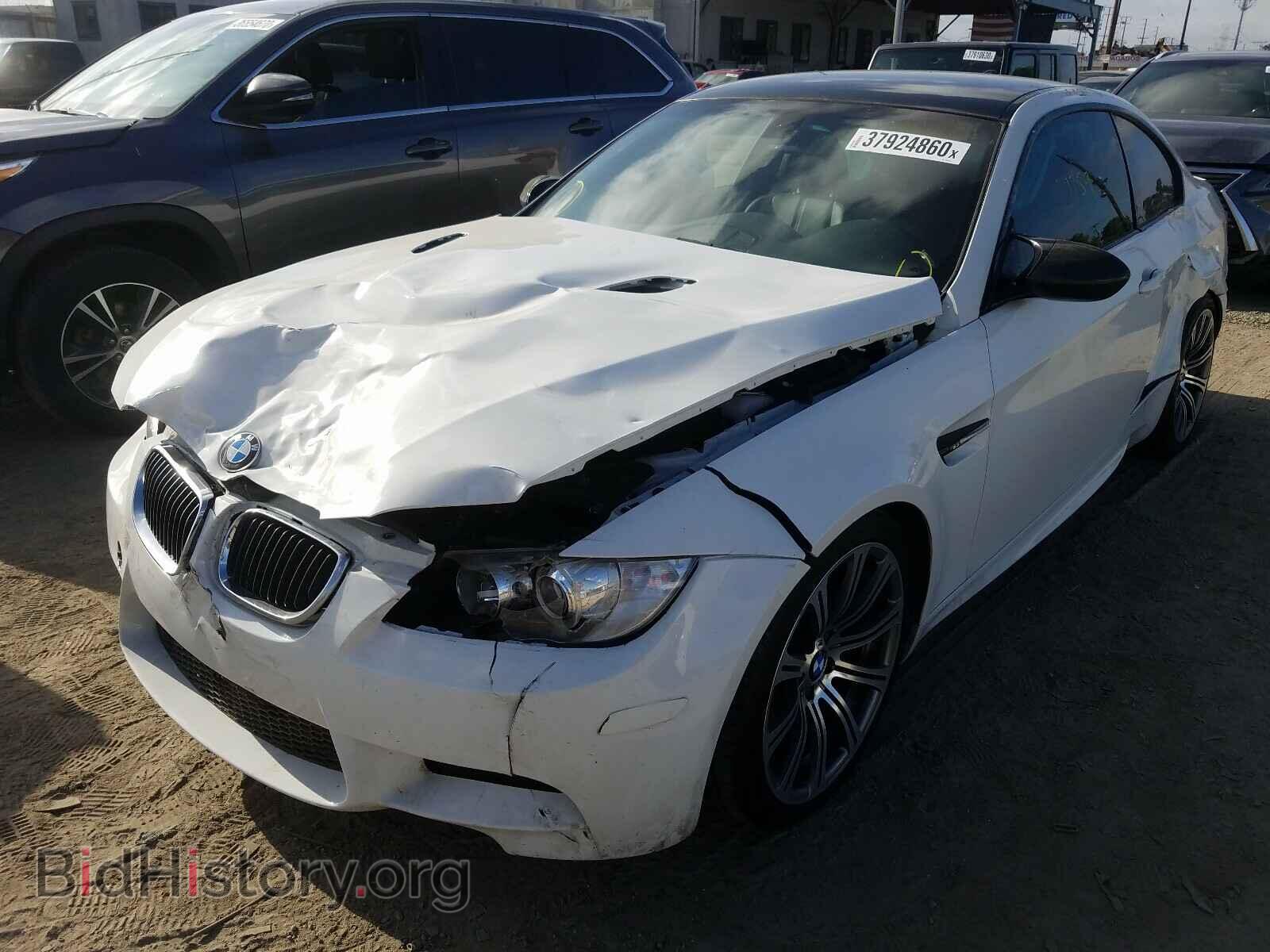 2011 BMW M3 - VIN: WBSKG9C56BE645721 - Фото 2