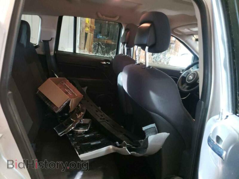 2012 Jeep COMPASS (VIN 1C4NJDBB3CD608861) — photo 10 of 12