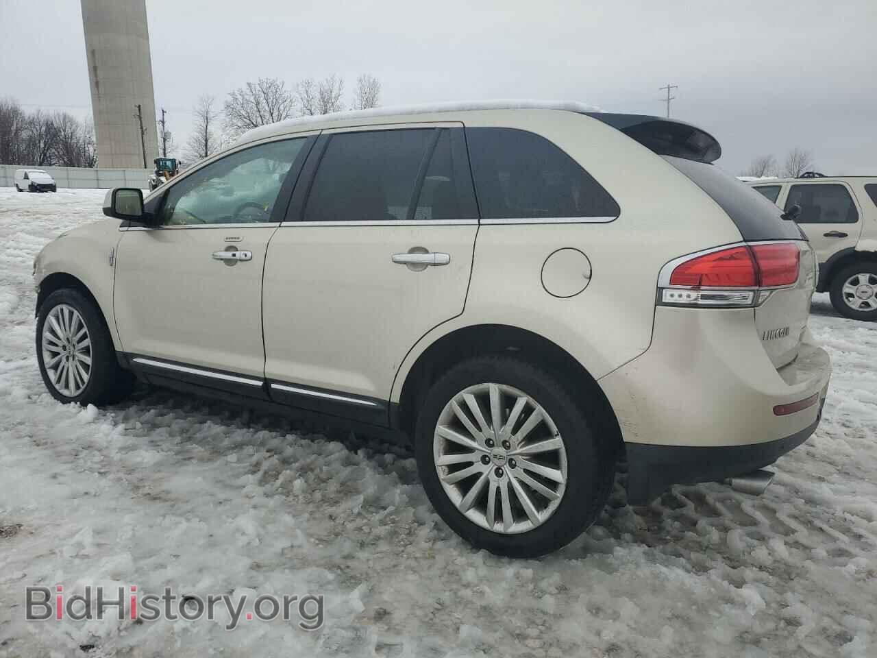2011 LINCOLN MKX - VIN: 2LMDJ8JK6BBJ03065 - Photo 2