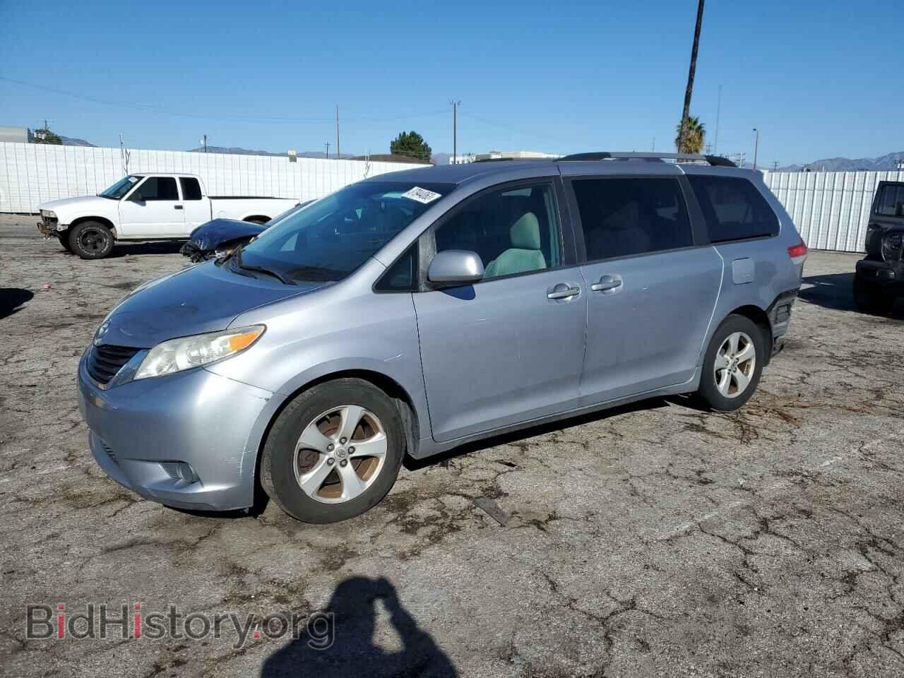 Фотография 5TDKK3DC9BS173850 - TOYOTA SIENNA 2011