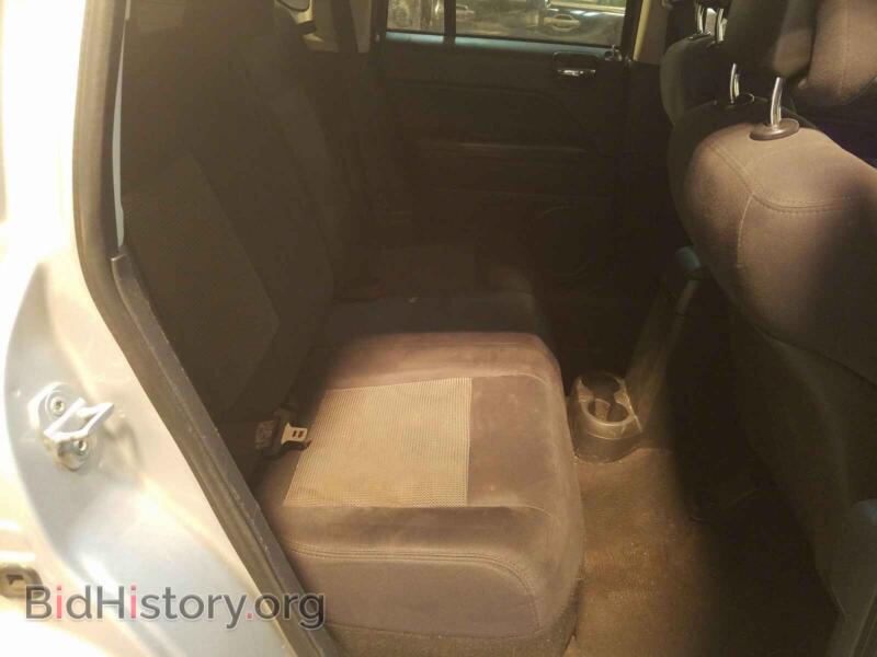 2011 Jeep COMPASS (VIN 1J4NT1FB2BD215753) — photo 6 of 10