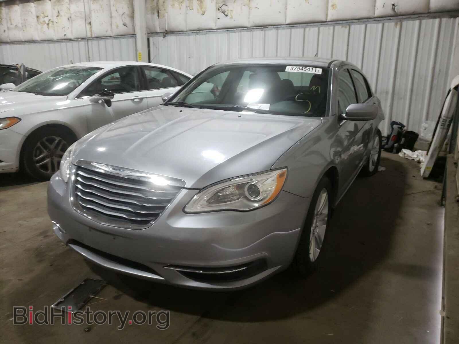 2013 CHRYSLER 200 - VIN: 1C3CCBAB9DN704498 - Фото 2