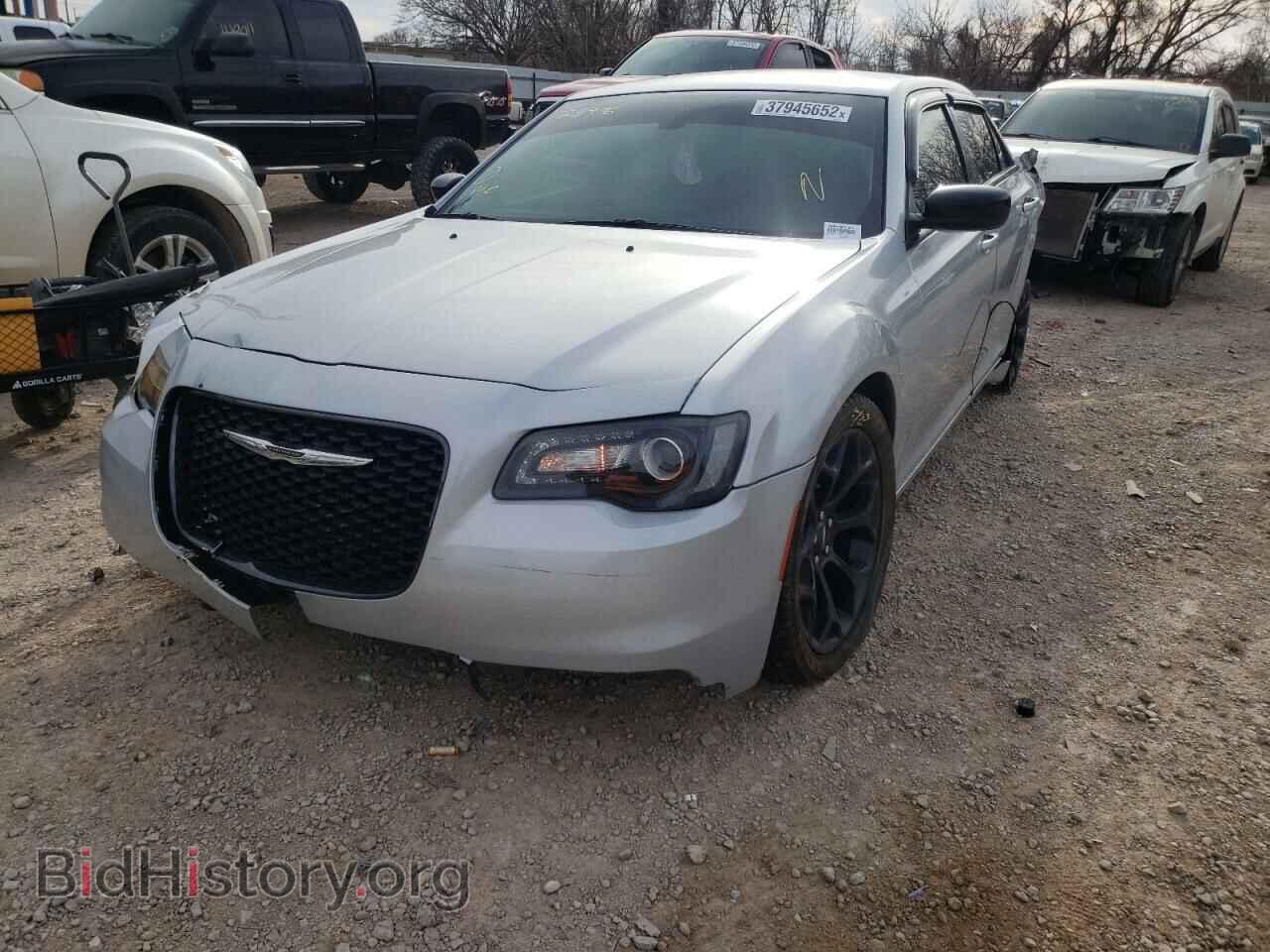 2019 CHRYSLER 300 - VIN: 2C3CCAAG2KH728976 - Фото 2