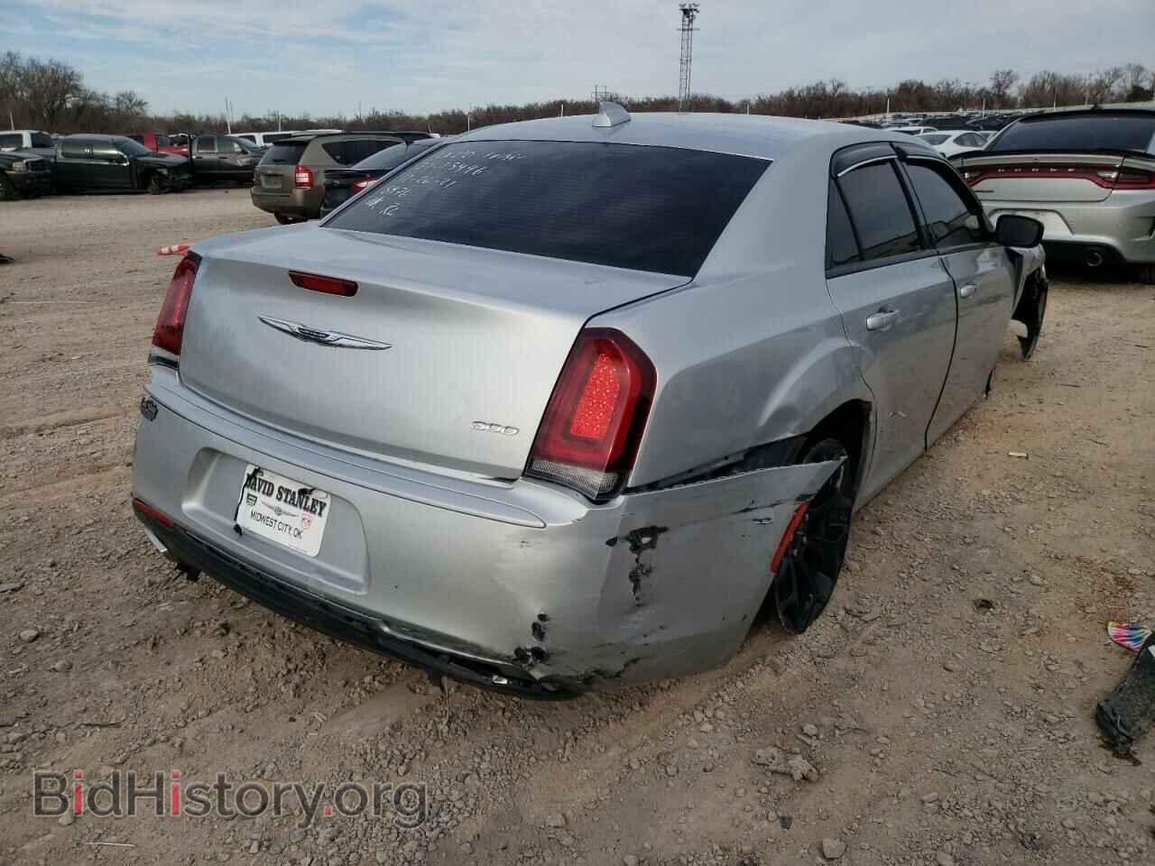 2019 CHRYSLER 300 - VIN: 2C3CCAAG2KH728976 - Фото 4