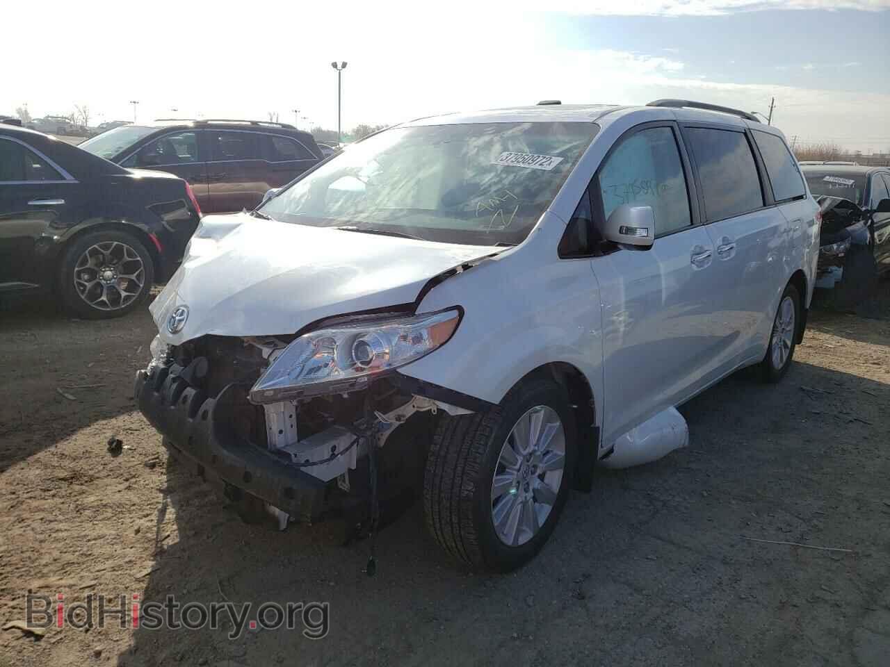 2013 TOYOTA SIENNA - VIN: 5TDYK3DC8DS303825 - Фото 2