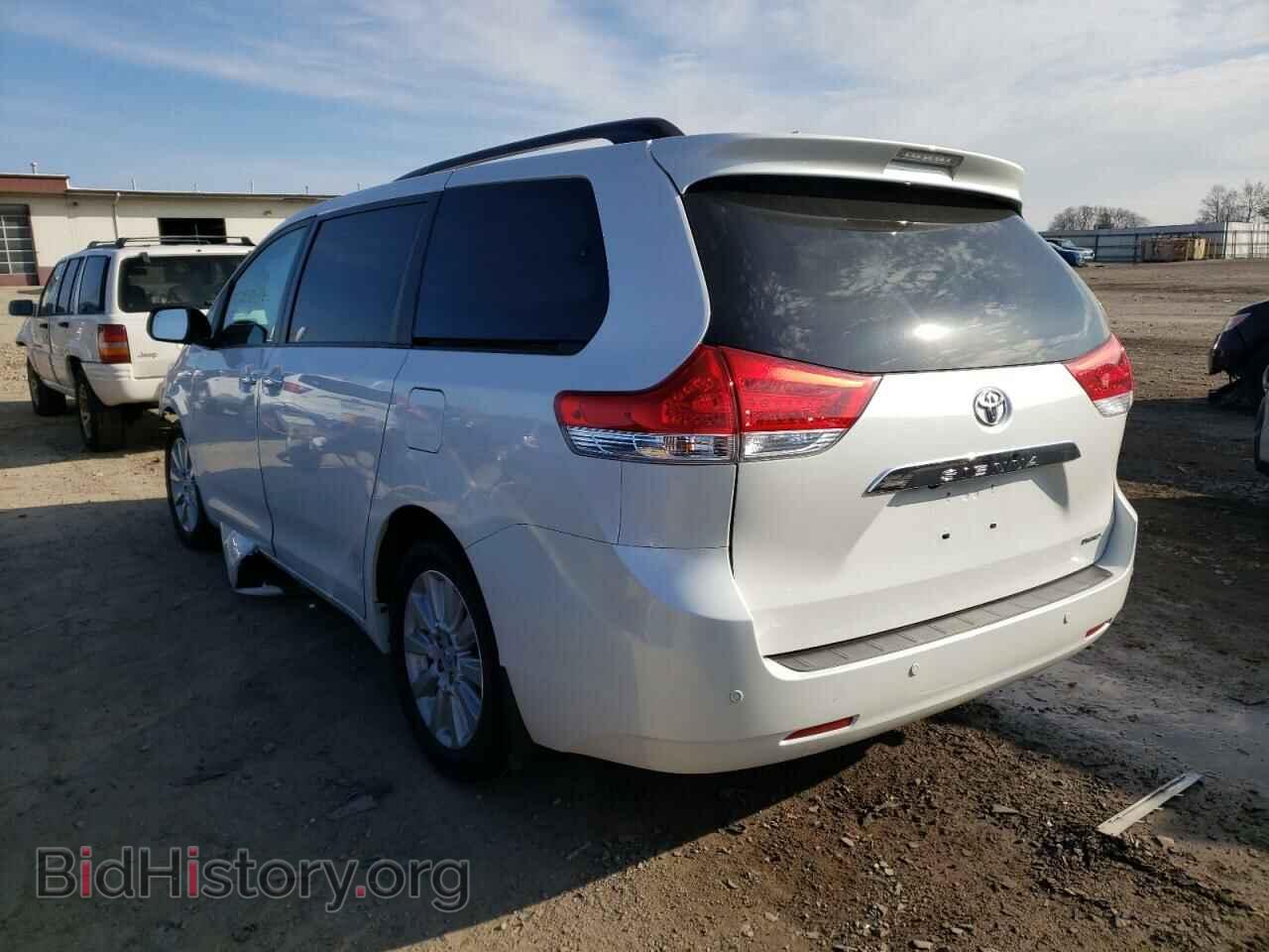 2013 TOYOTA SIENNA - VIN: 5TDYK3DC8DS303825 - Фото 3