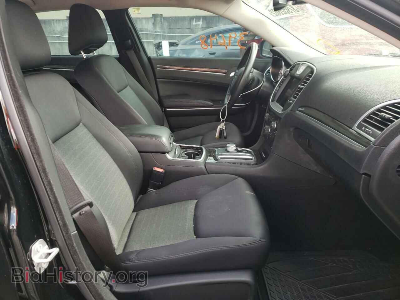 2019 CHRYSLER 300 - VIN: 2C3CCAAG9KH704481 - Фото 5