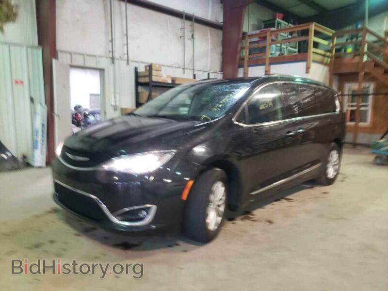 2019 Chrysler PACIFICA (VIN 2C4RC1BG2KR597109) — photo 2 of 10