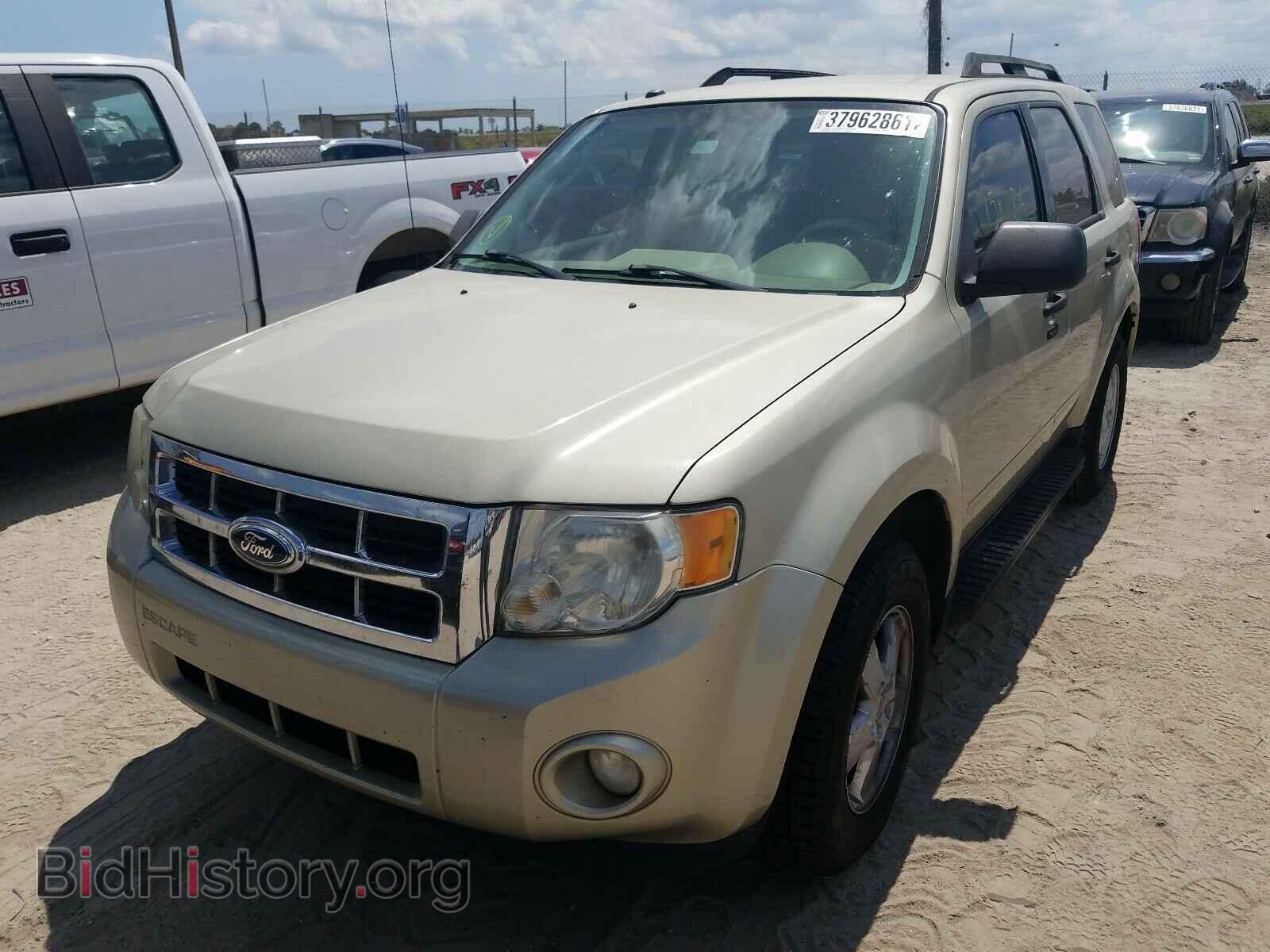 2011 FORD ESCAPE - VIN: 1FMCU0D78BKC48458 - Фото 2