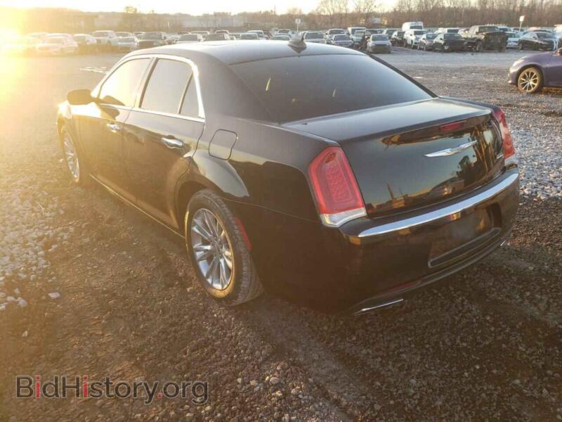 2017 Chrysler 300 (VIN 2C3CCAEG2HH566494) — фото 2 из 12