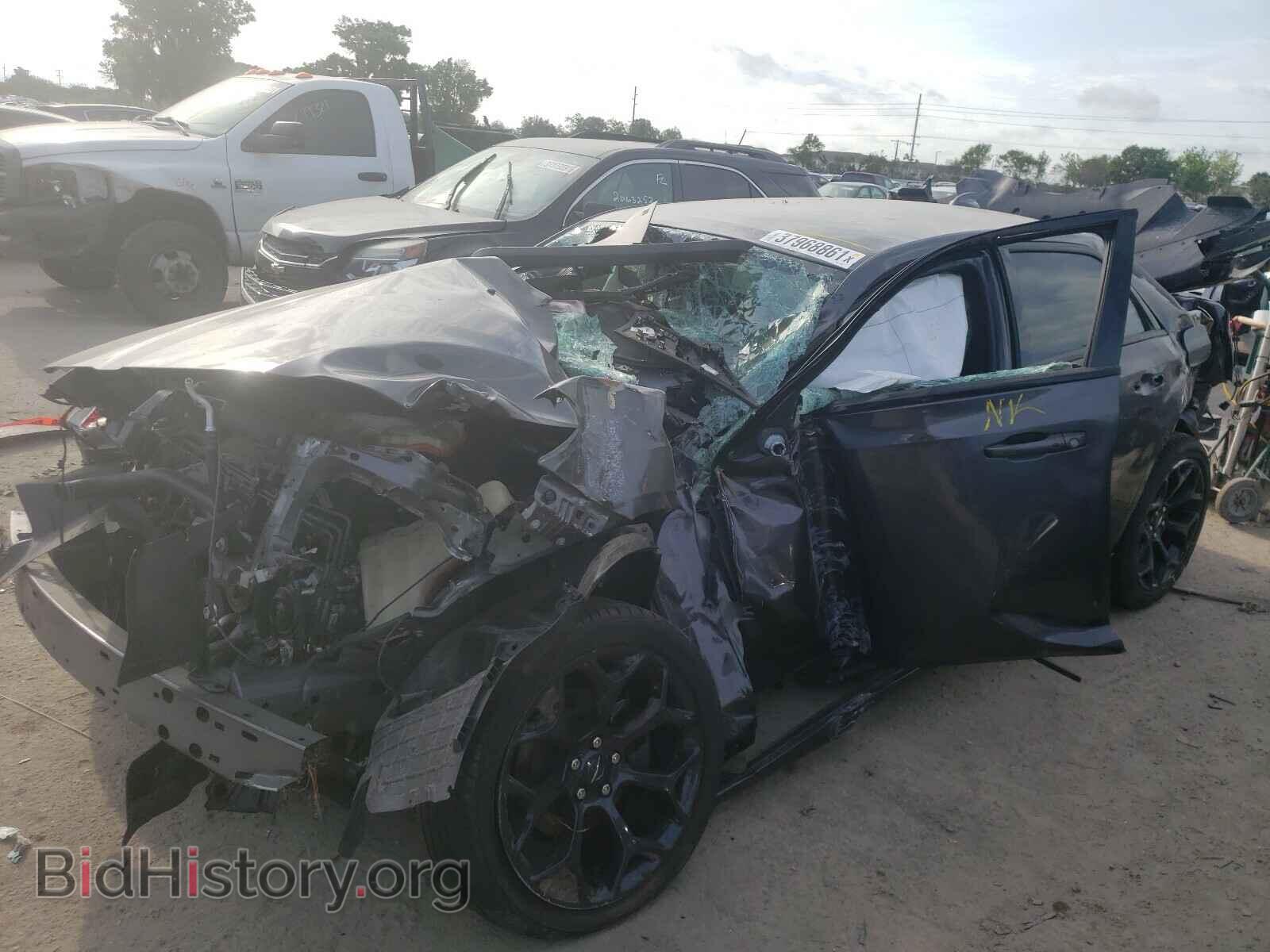 2019 CHRYSLER 300 - VIN: 2C3CCABG8KH634082 - Фото 2