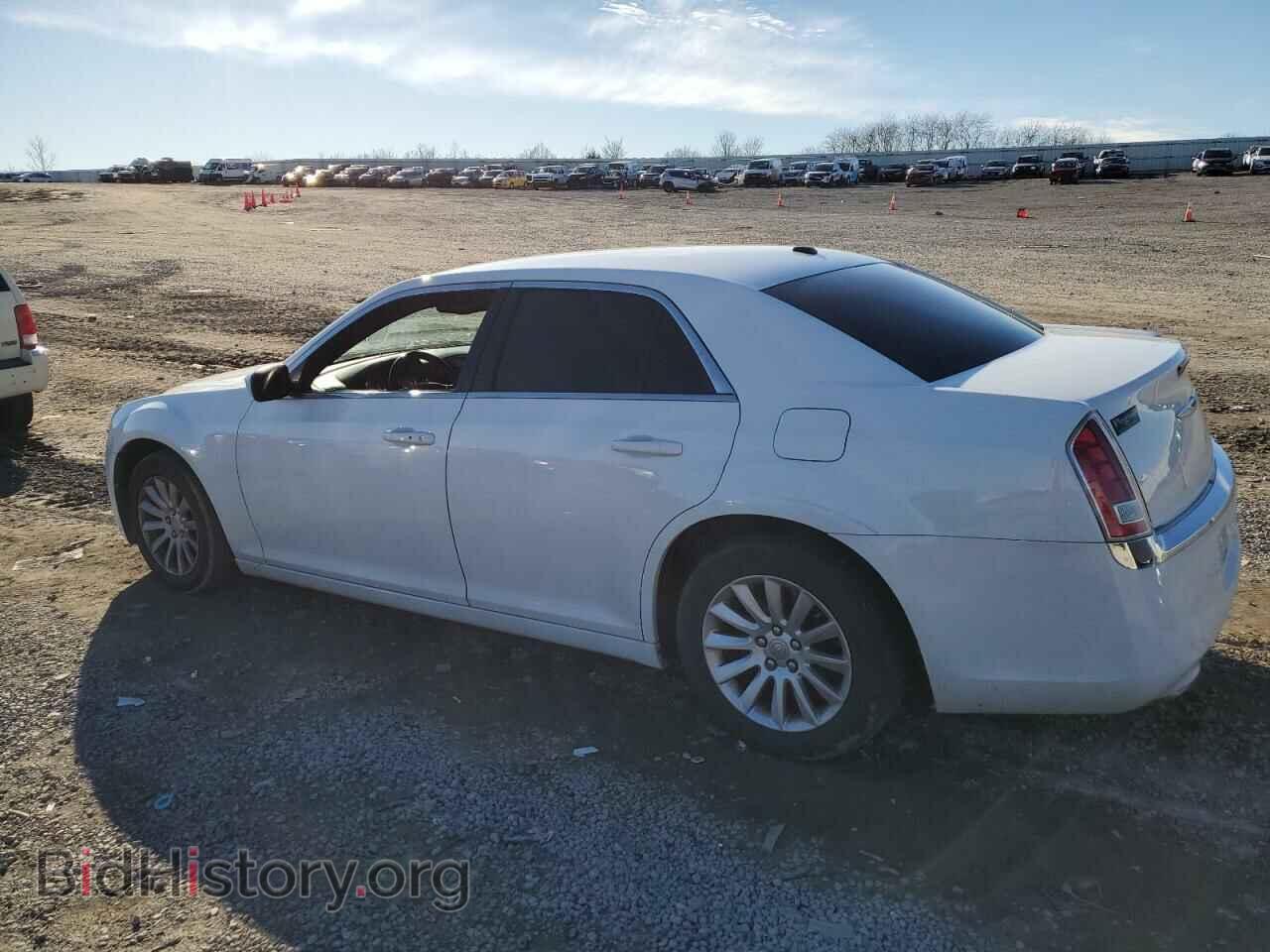 2014 CHRYSLER 300 - VIN: 2C3CCAAG1EH335927 - Фото 2