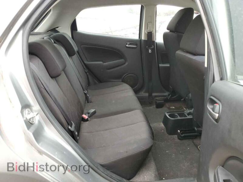 2011 Mazda 2 (VIN JM1DE1HZ6B0104734) — фото 10 из 12