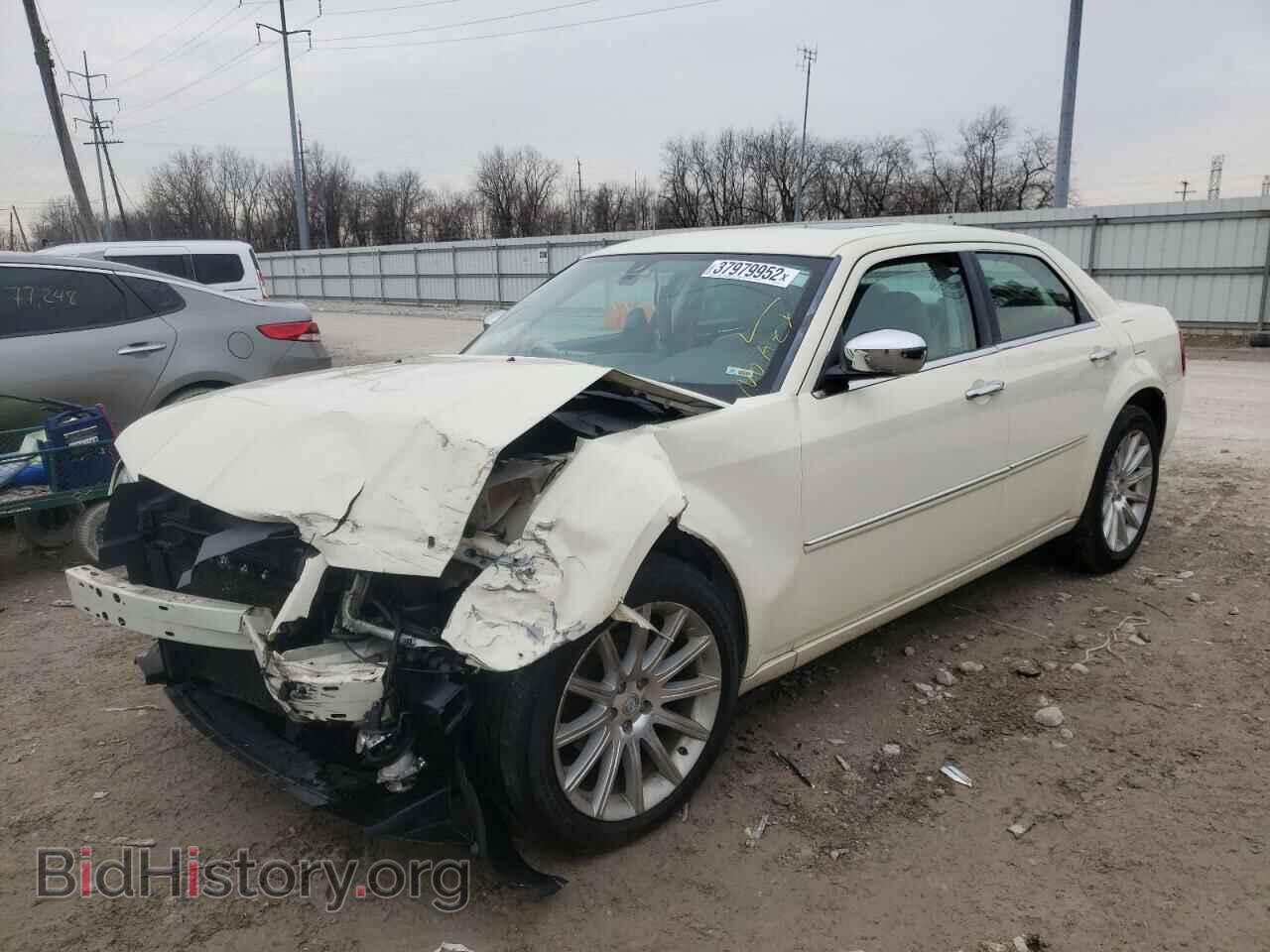2009 CHRYSLER 300 - VIN: 2C3KA33V29H552644 - Фото 2