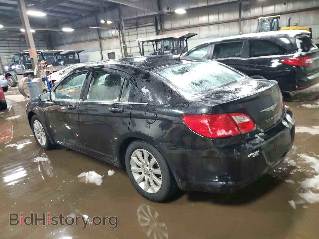 2010 CHRYSLER SEBRING - VIN: 1C3CC5FBXAN203562 - Фото 2
