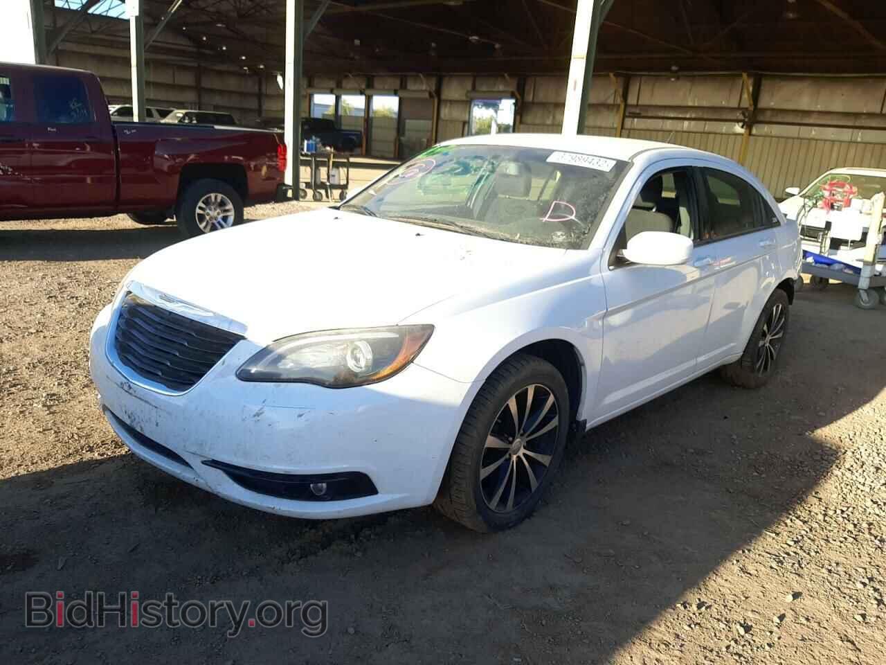 2013 CHRYSLER 200 - VIN: 1C3CCBBB5DN633394 - Фото 2