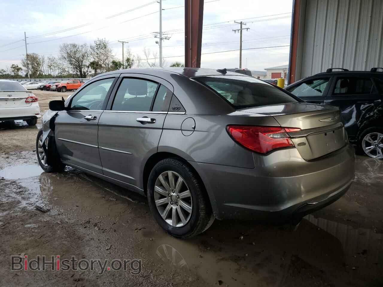 2013 CHRYSLER 200 - VIN: 1C3CCBBG2DN731939 - Фото 2