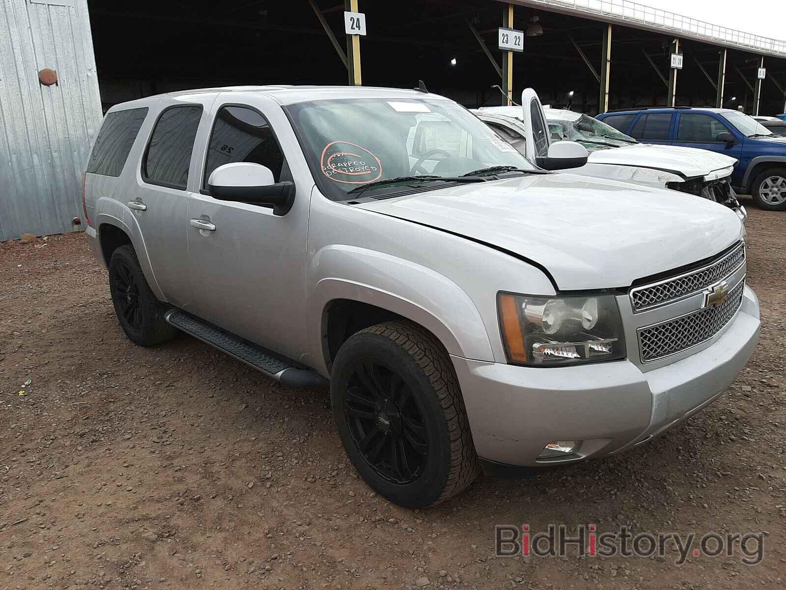 Photo 1GNSCBE06BR199582 - CHEVROLET TAHOE 2011