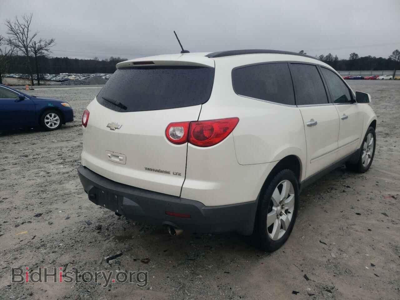 2011 CHEVROLET TRAVERSE - VIN: 1GNKRLED7BJ381488 - Фото 4