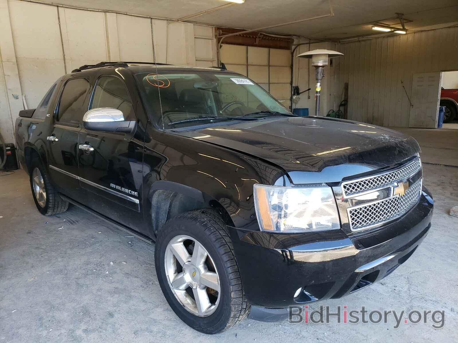 Photo 3GNVKGE05AG238965 - CHEVROLET AVALANCHE 2010