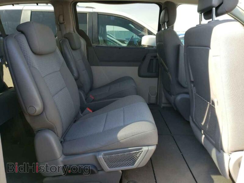 2010 Chrysler MINIVAN (VIN 2A4RR5D13AR415764) — photo 6 of 10