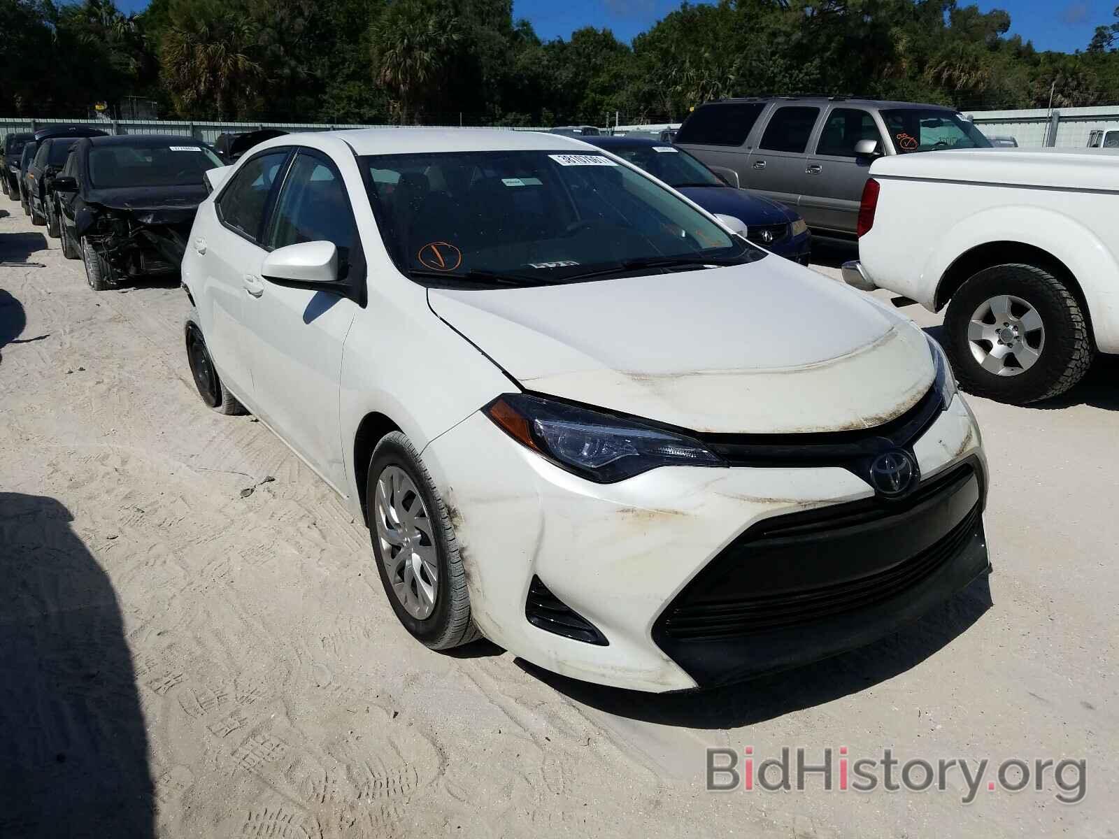 Photo 5YFBURHE1JP748149 - TOYOTA COROLLA 2018